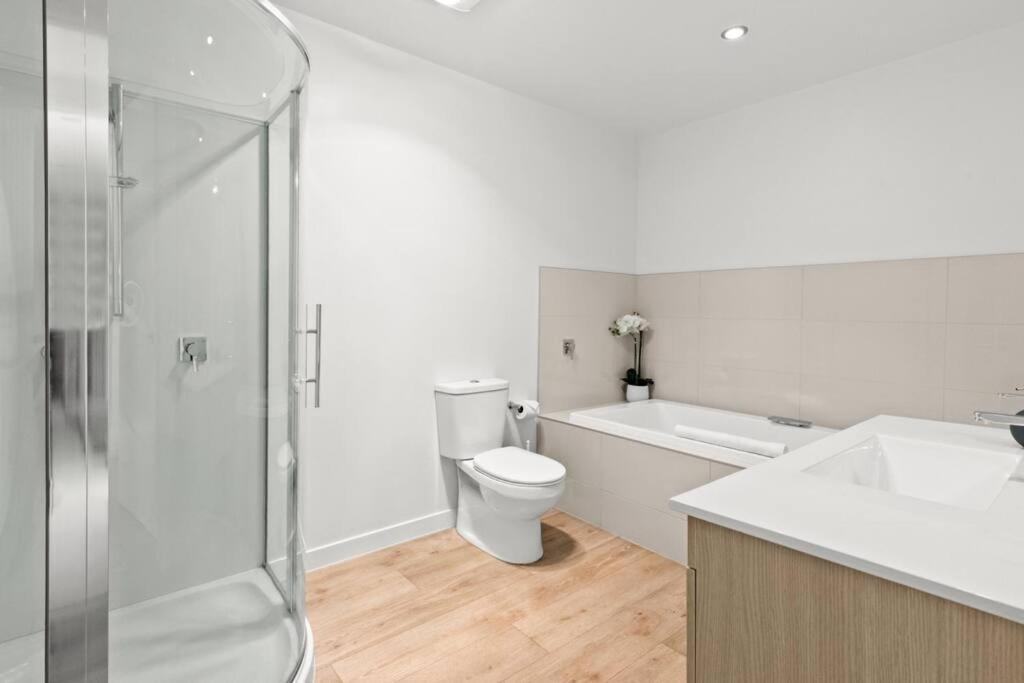 4 Bedroom Stunning Modern Family Home クイーンズタウン エクステリア 写真