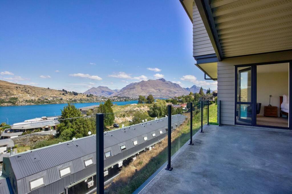 4 Bedroom Stunning Modern Family Home クイーンズタウン エクステリア 写真