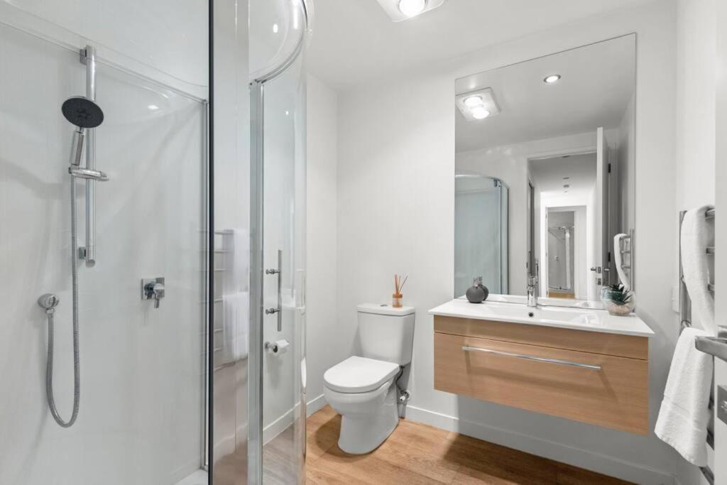 4 Bedroom Stunning Modern Family Home クイーンズタウン エクステリア 写真