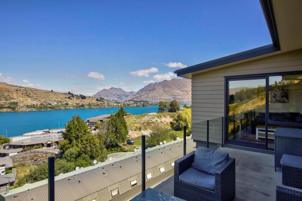 4 Bedroom Stunning Modern Family Home クイーンズタウン エクステリア 写真
