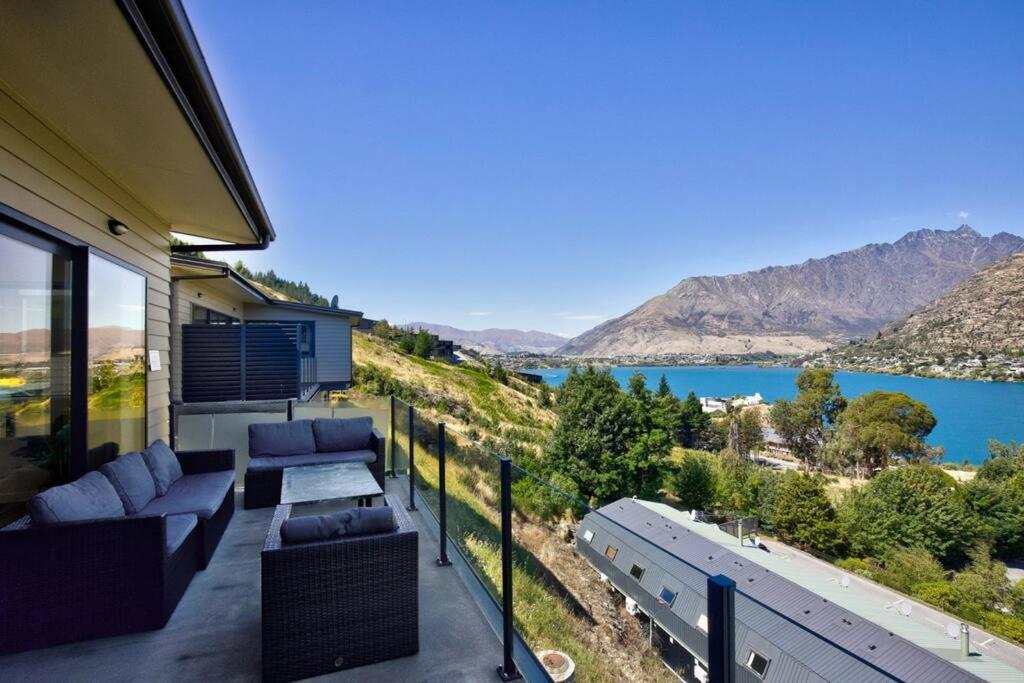4 Bedroom Stunning Modern Family Home クイーンズタウン エクステリア 写真