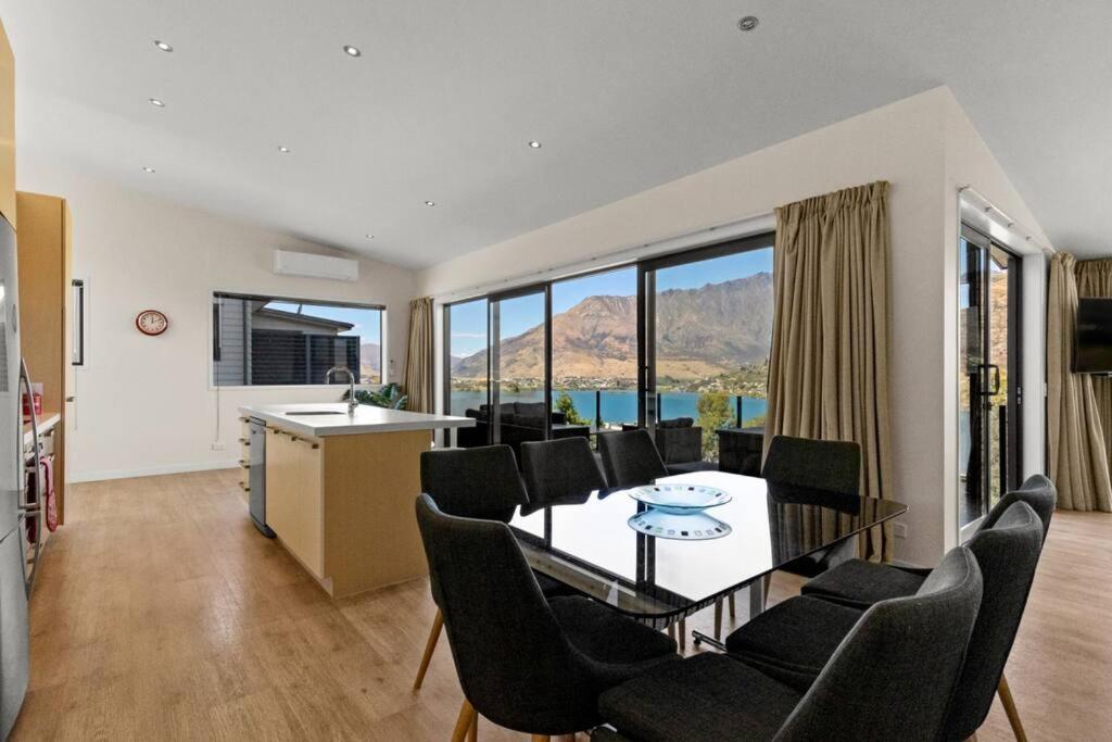 4 Bedroom Stunning Modern Family Home クイーンズタウン エクステリア 写真
